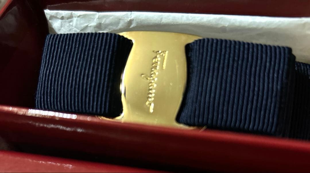 フェラガモ❤︎バレッタ❤︎ネイビー