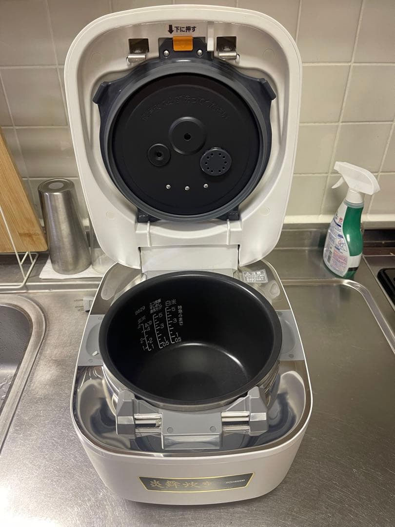 象印　炊飯器 NW-FB10