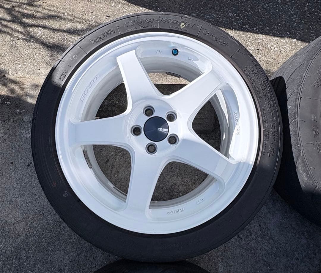 ENKEIエンケイPF05 17インチ8j pcd100 白ホイ