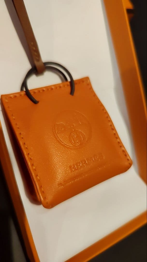 新品 HERMES エルメス サックオランジュ チャーム（オレンジ）