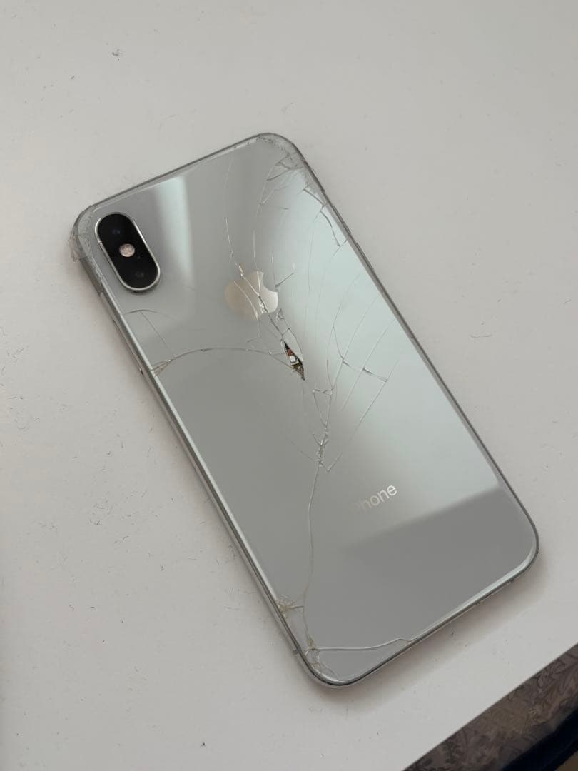 iPhone XS シルバー 画面割れあり