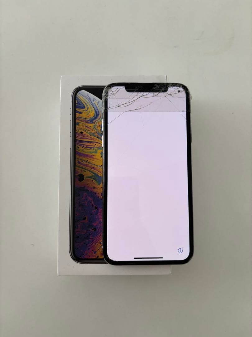 iPhone XS シルバー 画面割れあり