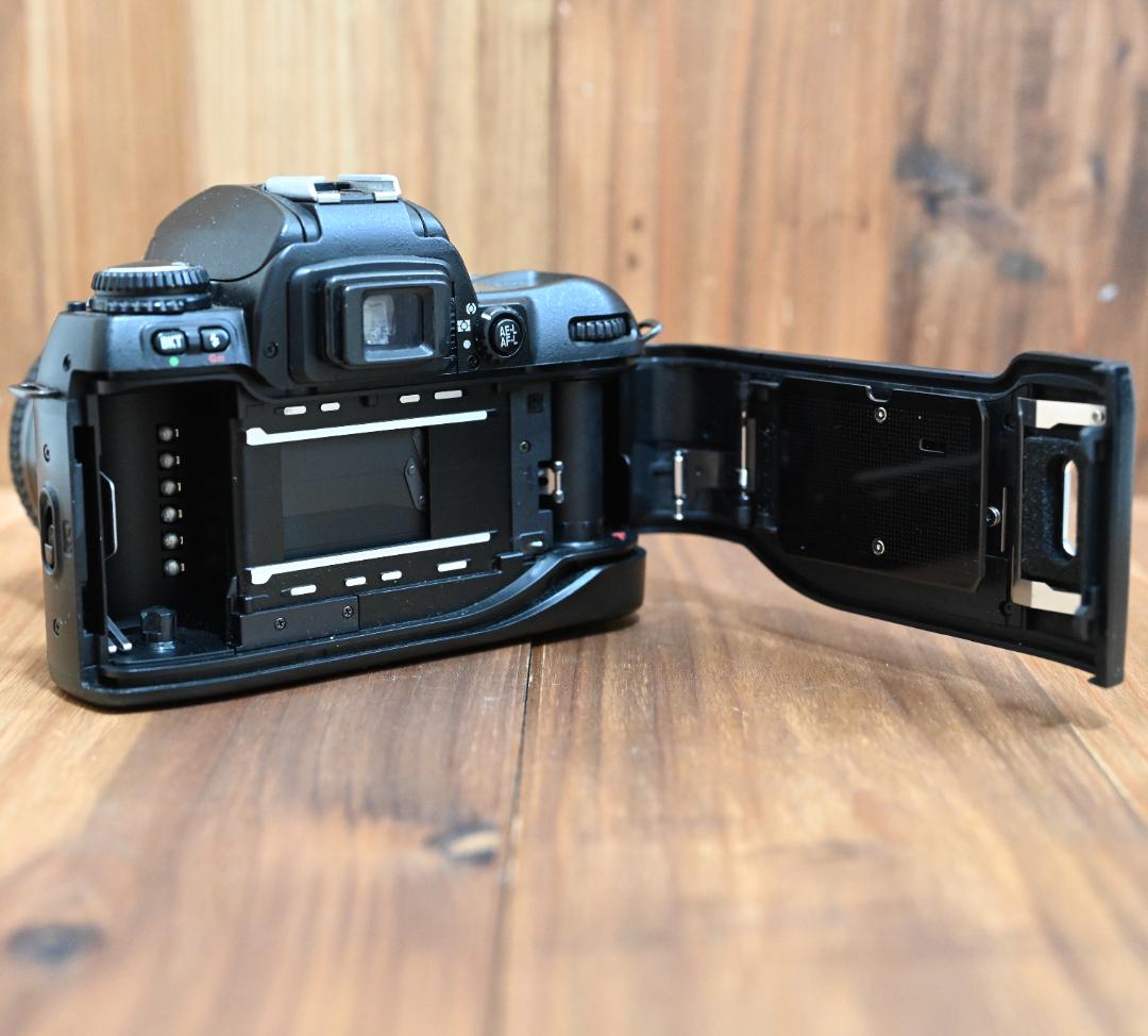 【GW限定お値下げ！】Nikon F80D＋標準レンズ+ストラップ新品