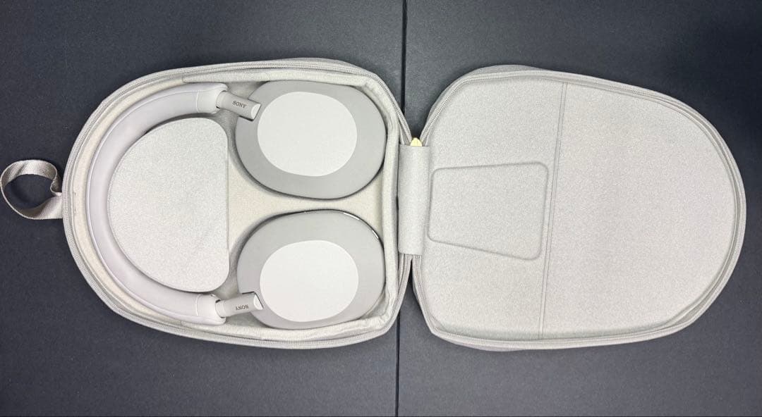 SONY WH-1000XM5 ノイズキャンセリングヘッドホン（シルバー）