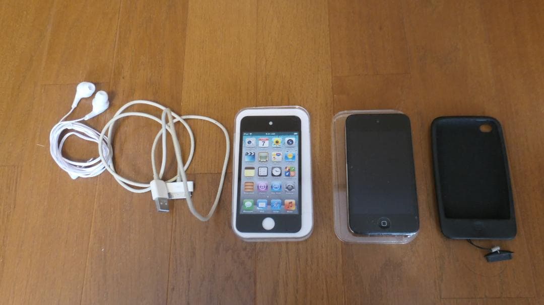 Apple iPod Touch 第4世代 32GB（ケース・イヤホン付き）