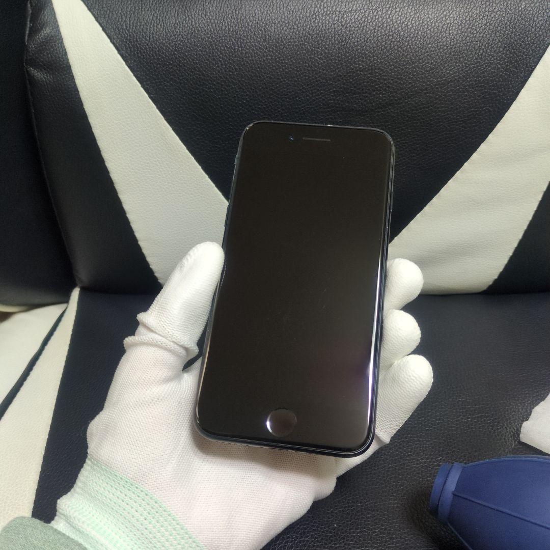 美品　iPhone　se3 第3世代　64gb SIMフリー　黒　ブラック　65