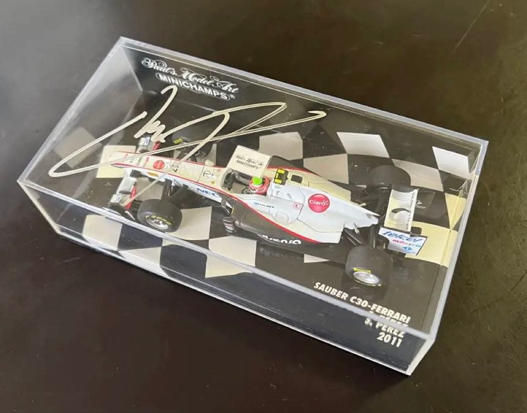 F1 Sauber C3。セルジオペレス直筆サイン入りミニカー1:43