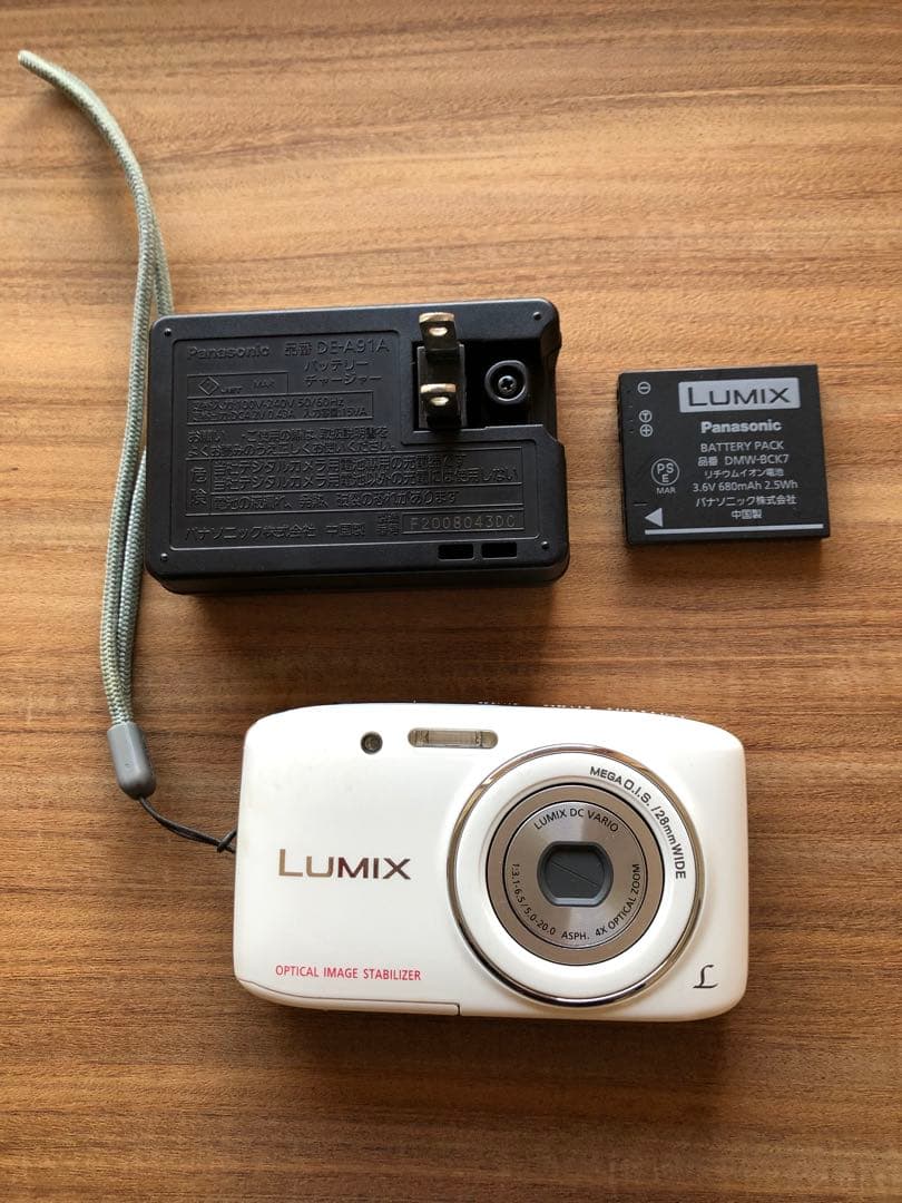 美品【動作確認済】Panasonic パナソニック LUMIX DMC-S2白