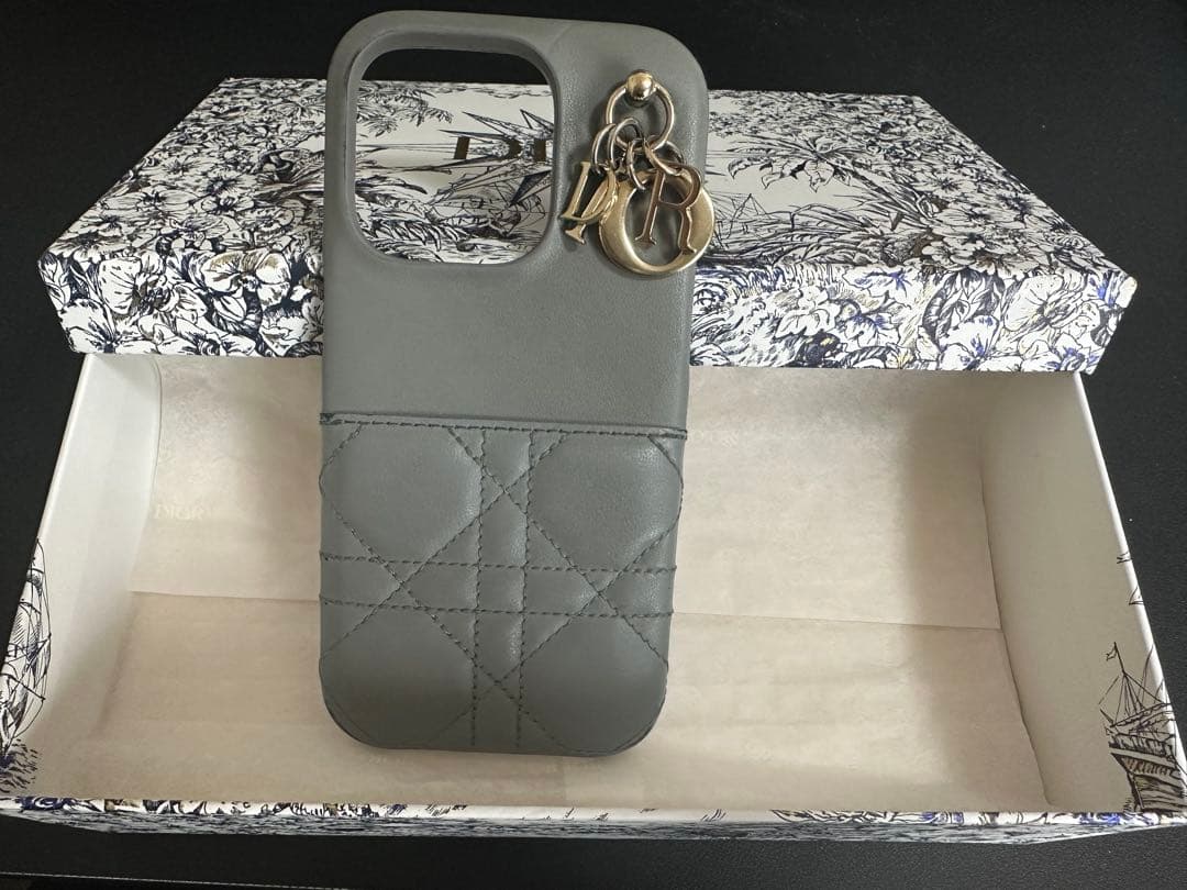 Dior グレー キルティング iPhoneケース