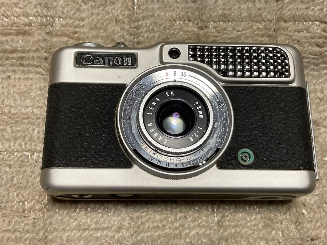 Canon／小型フイルムカメラ。【外部錆あります。内部多少汚れがございます】