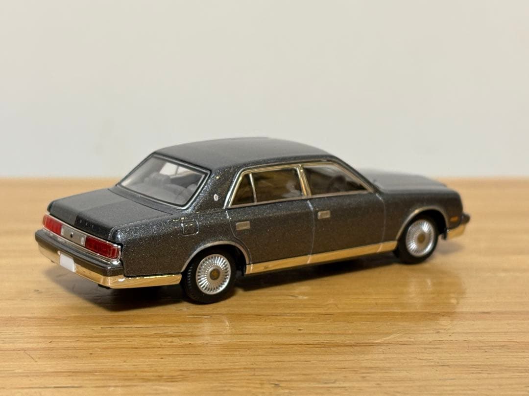 トミカリミテッドヴィンテージネオ トヨタ センチュリー LV-N105b