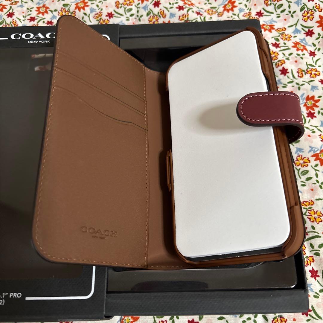 COACH 花柄手帳型ケース iPhone 6.1\" Pro (2022)