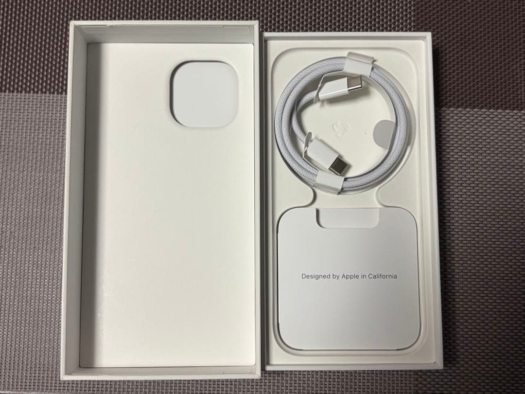 美品 iPhone 15 ブルー 128 GB SIMフリー