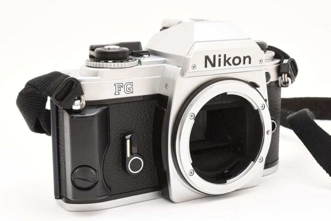 美品 NIKON FG シルバー フィルムカメラ　モルト新品交換済 N M558