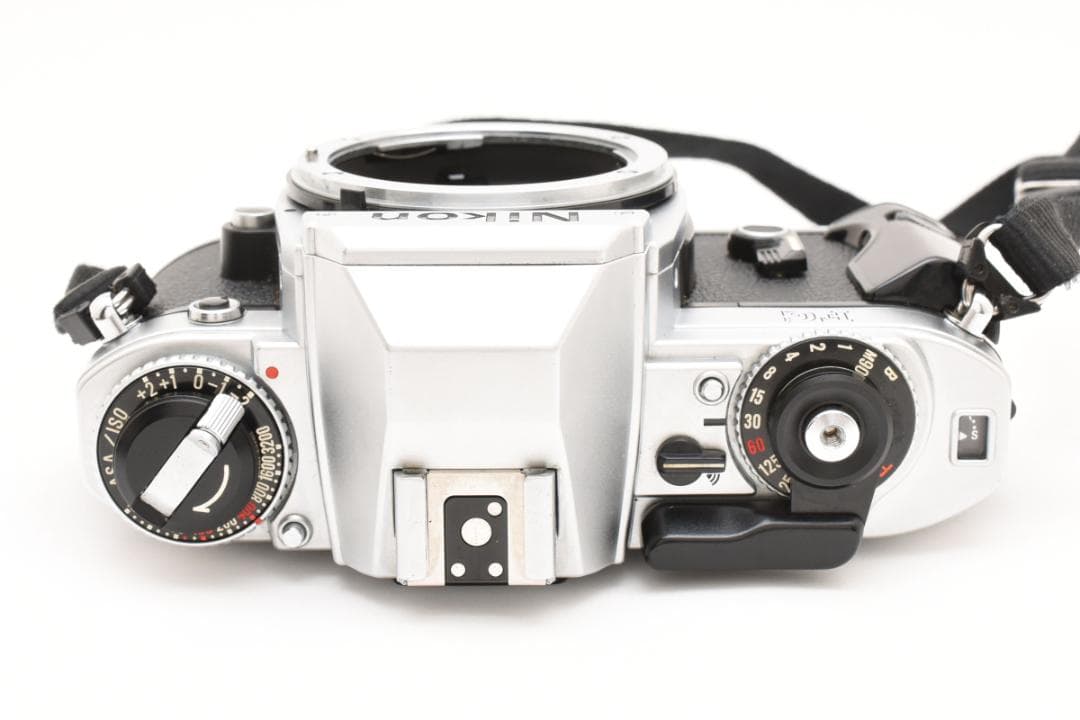 美品 NIKON FG シルバー フィルムカメラ　モルト新品交換済 N M558