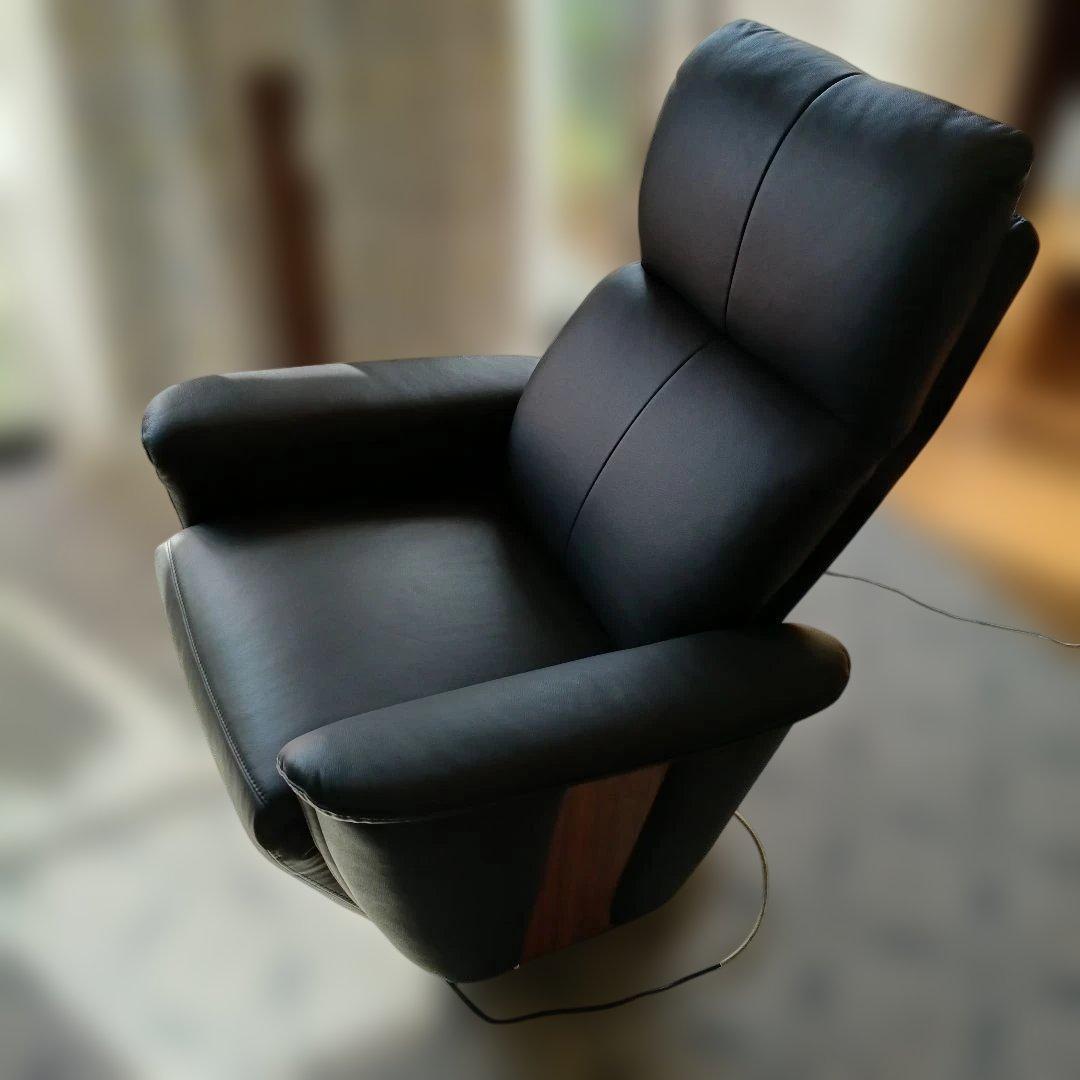 【美品】ニトリ 電動リクライニングチェ アソファ (2モーター ラグジェ BK)