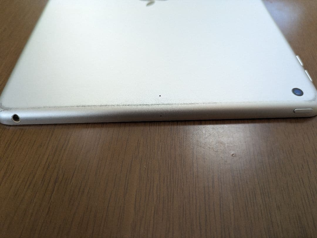 Apple iPad 第8世代　シルバー 本体 充電器付き　wifiモデル