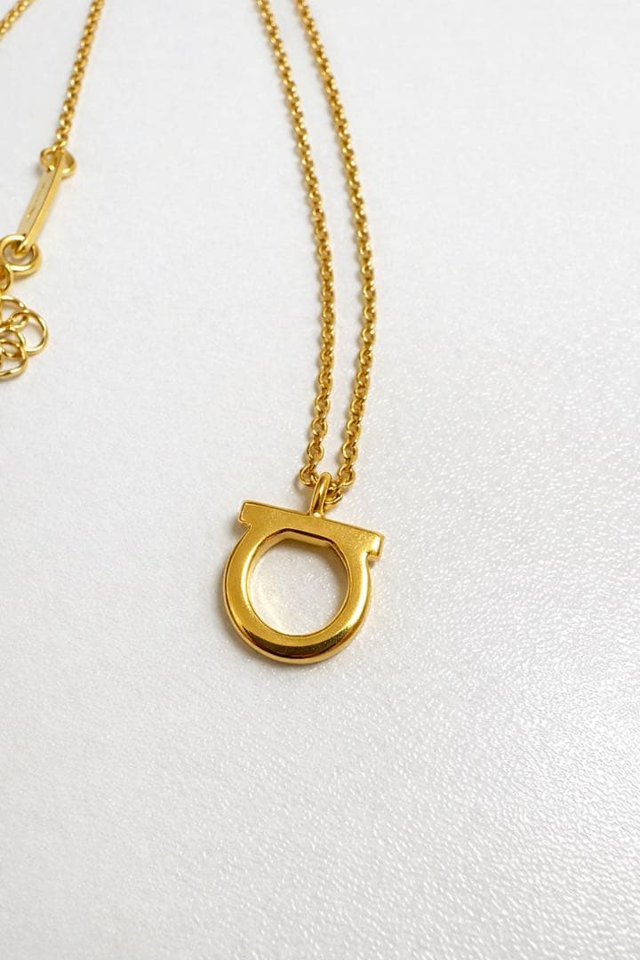 【Ariko】Salvatore Ferragamo ゴールドネックレス