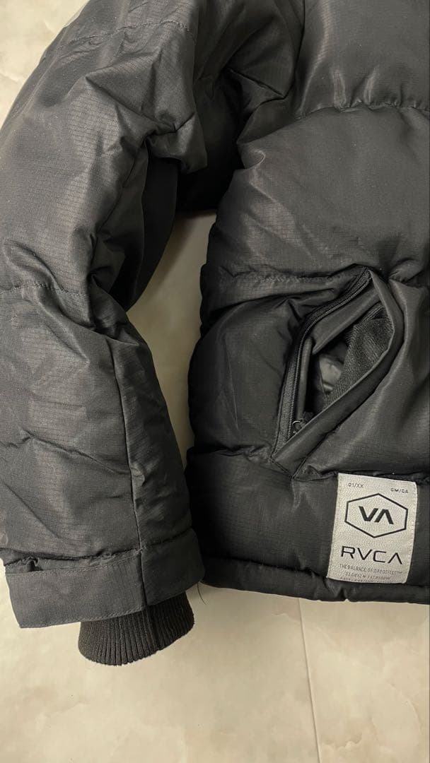【希少コラボモデル2024美品✨】RVCA✕AZULパファージャケット ブラック
