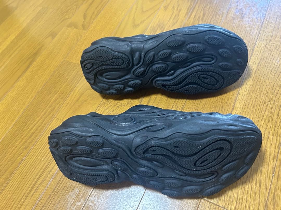 ブラックメッシュサンダル