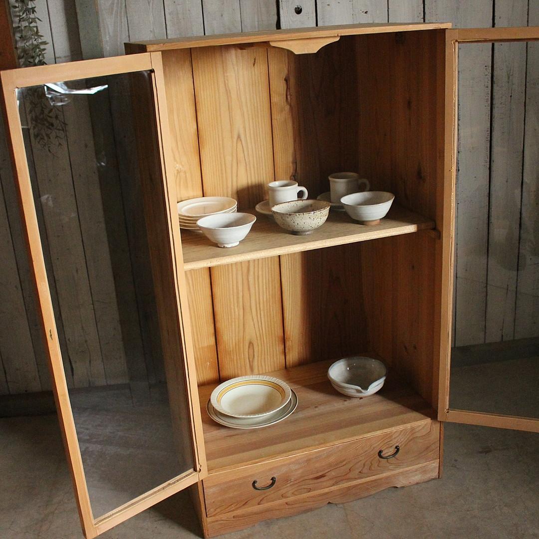 古い木枠のガラス戸棚×木製引き出し　食器棚　水屋　キャビネット　古家具　古民家