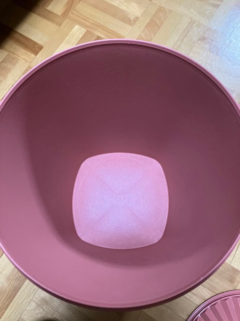 Tupperware ピンク 円形保存容器