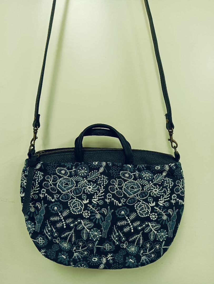 ミナペルホネン本革セレブレイトショルダーバッグ