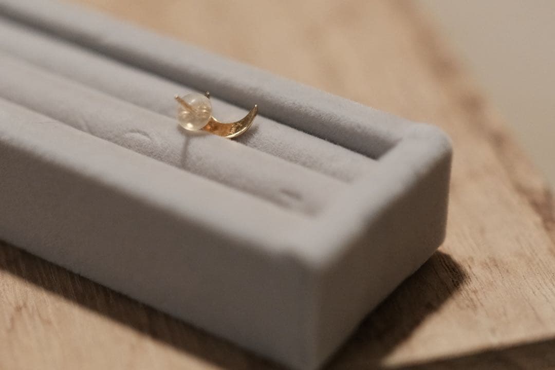 クアラントット 月 ピアス K18G