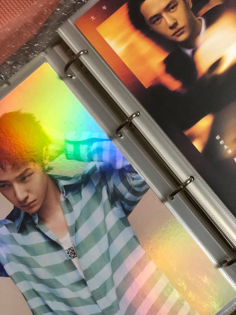 王一博 バインダー＋A4・Pカード他 カード満載アルバム