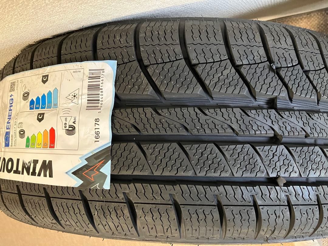 未使用品　スタッドレス17インチ ホイールセット