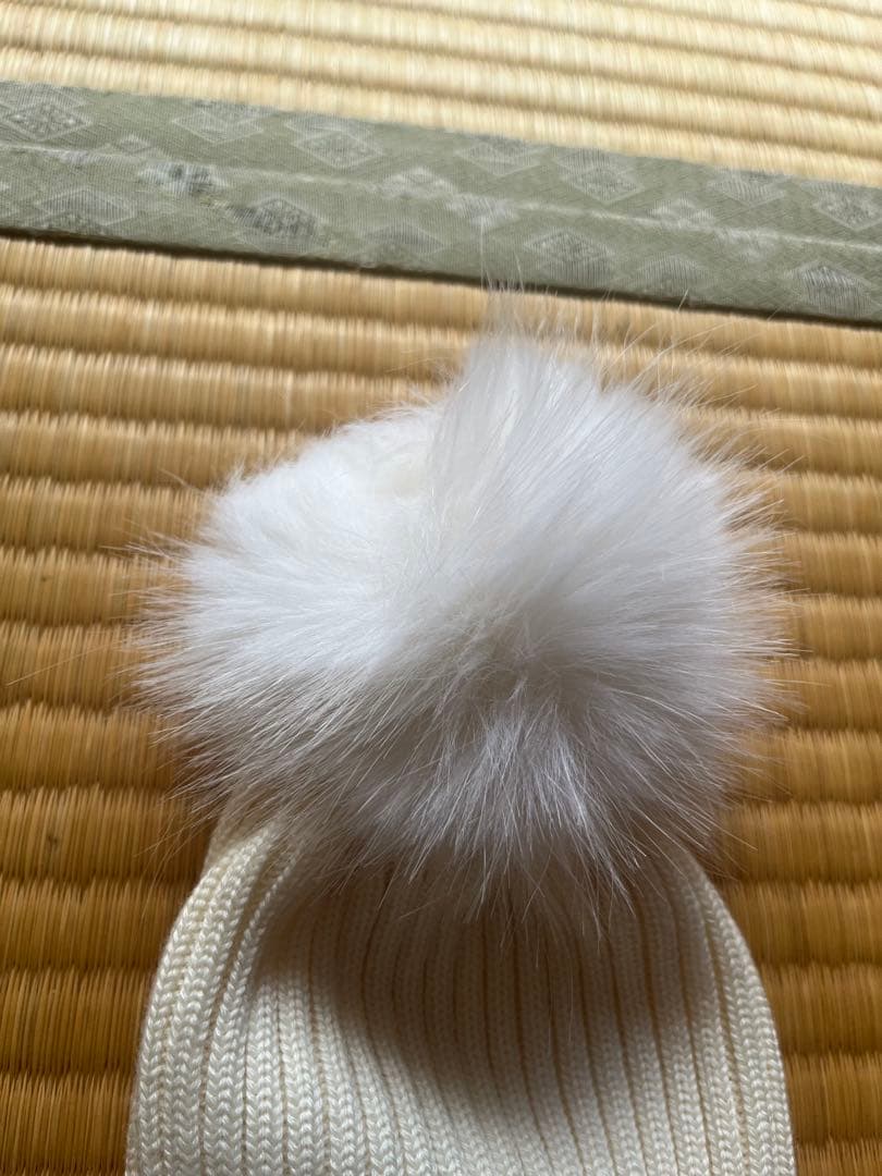 MONCLER ホワイト キッズ・レディースニット帽 ファー付き