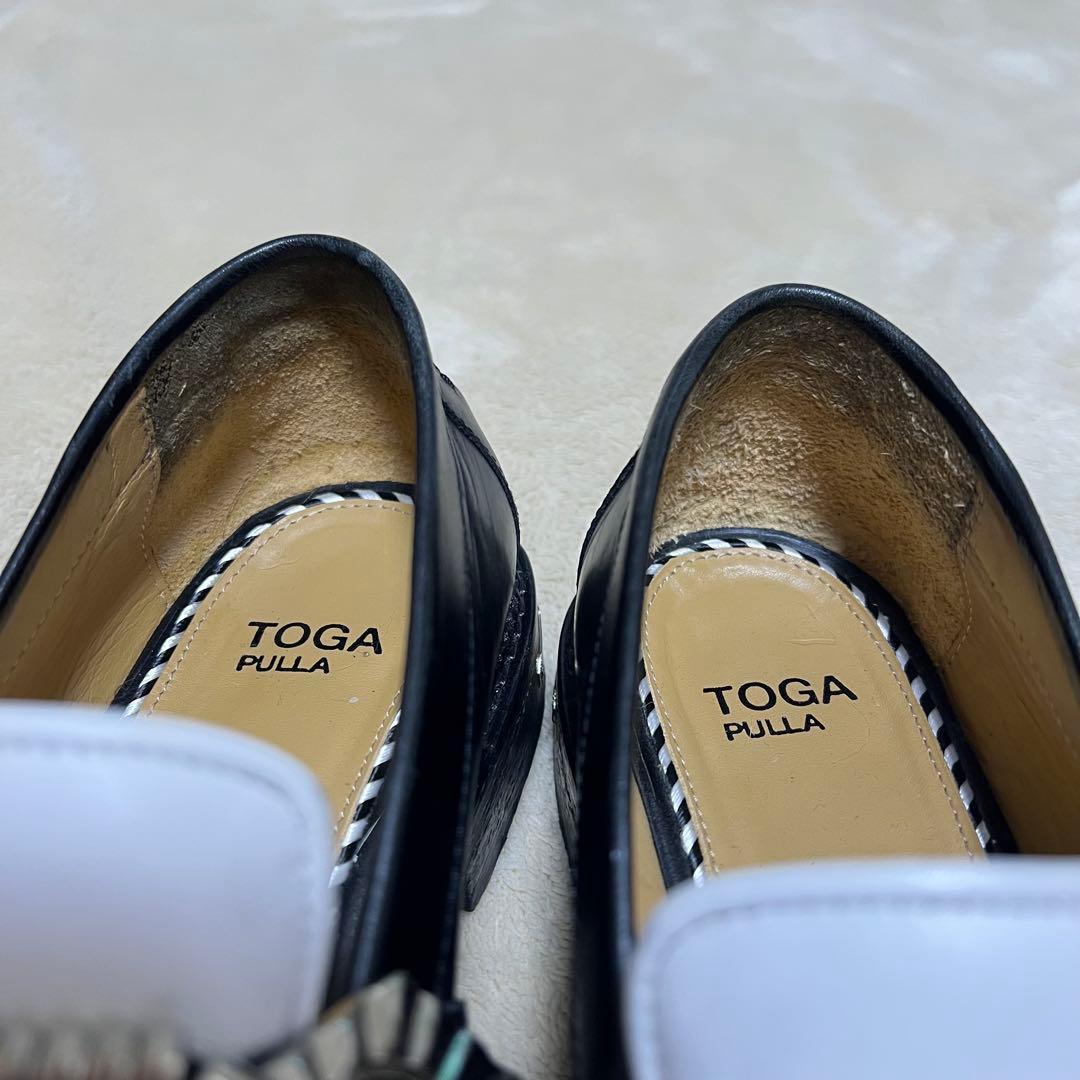TOGAPULLA (前田) ローファー ブラック ホワイト バックル