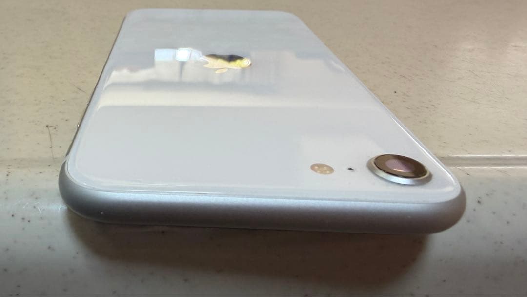 Apple iPhone SE 第二世代　ホワイト