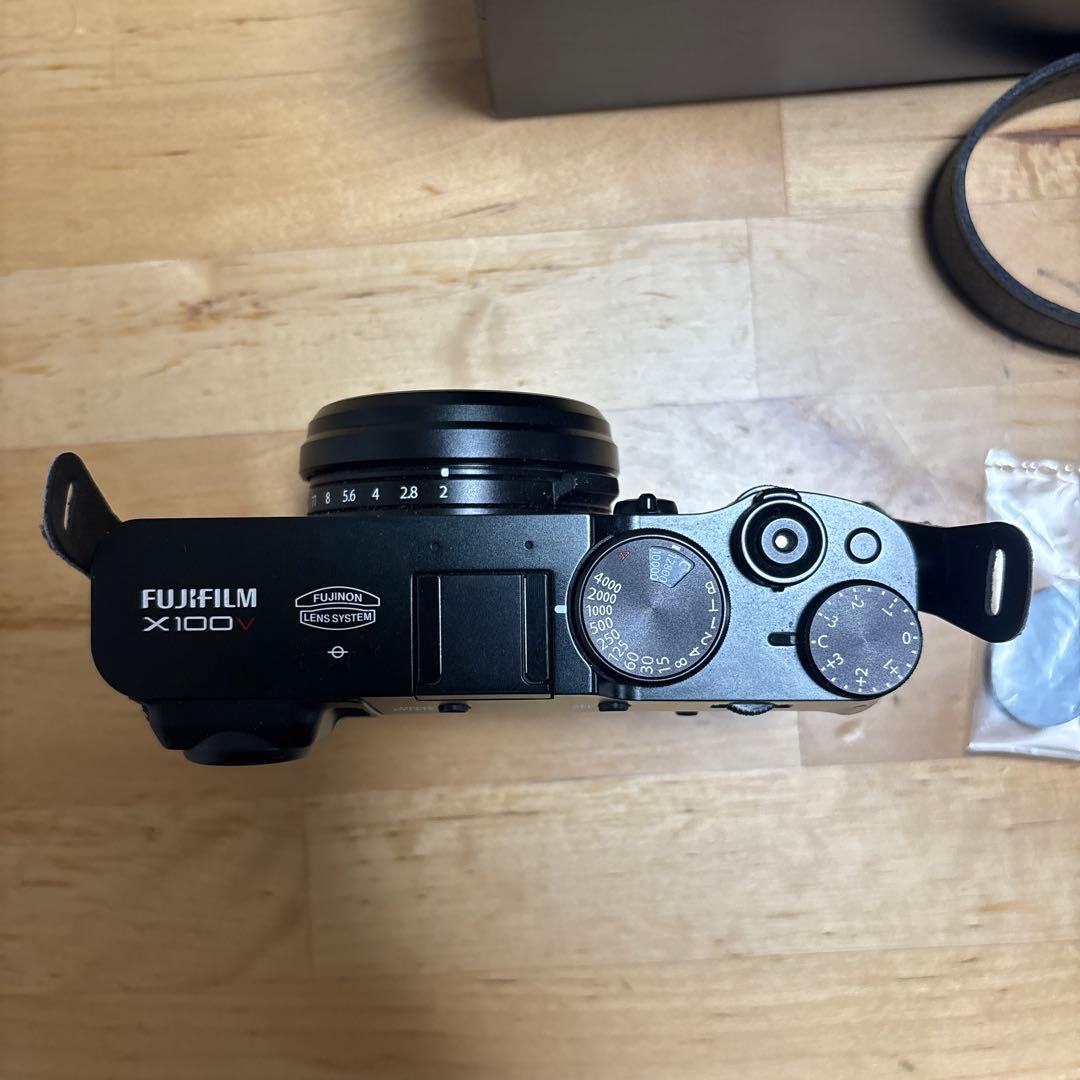 FUJIFILM X100V コンパクトデジタルカメラ