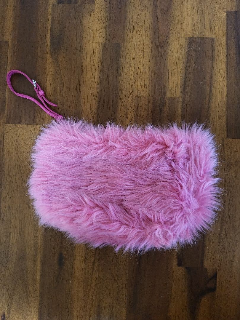 PRADA　ピンクファークラッチバッグ