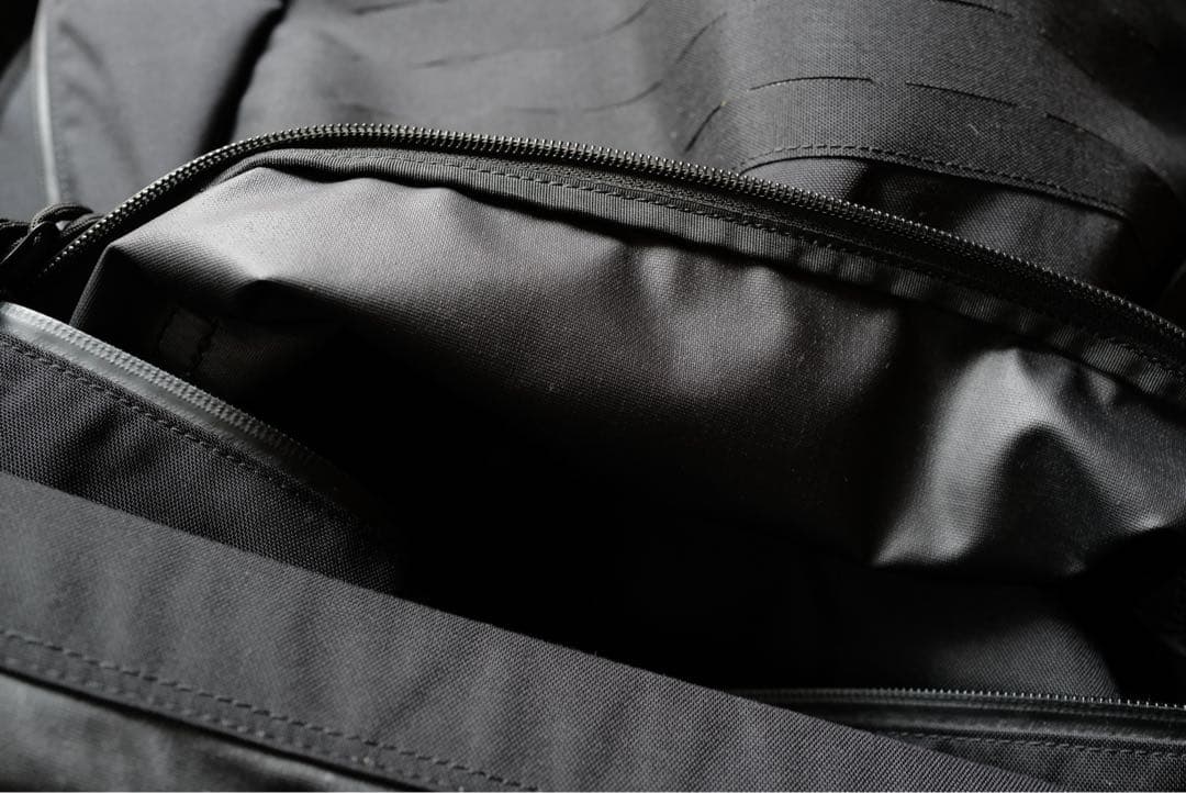 美品MOUT RECON TAILOR トランスフォームメッセンジャー　バッグ