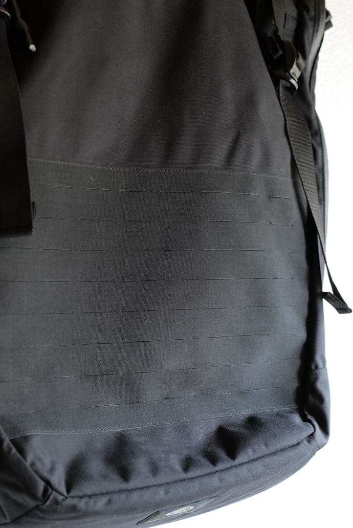 美品MOUT RECON TAILOR トランスフォームメッセンジャー　バッグ