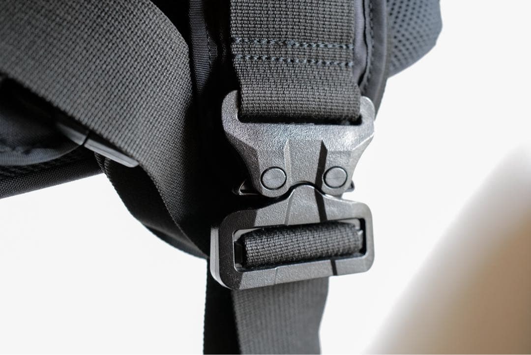 美品MOUT RECON TAILOR トランスフォームメッセンジャー　バッグ