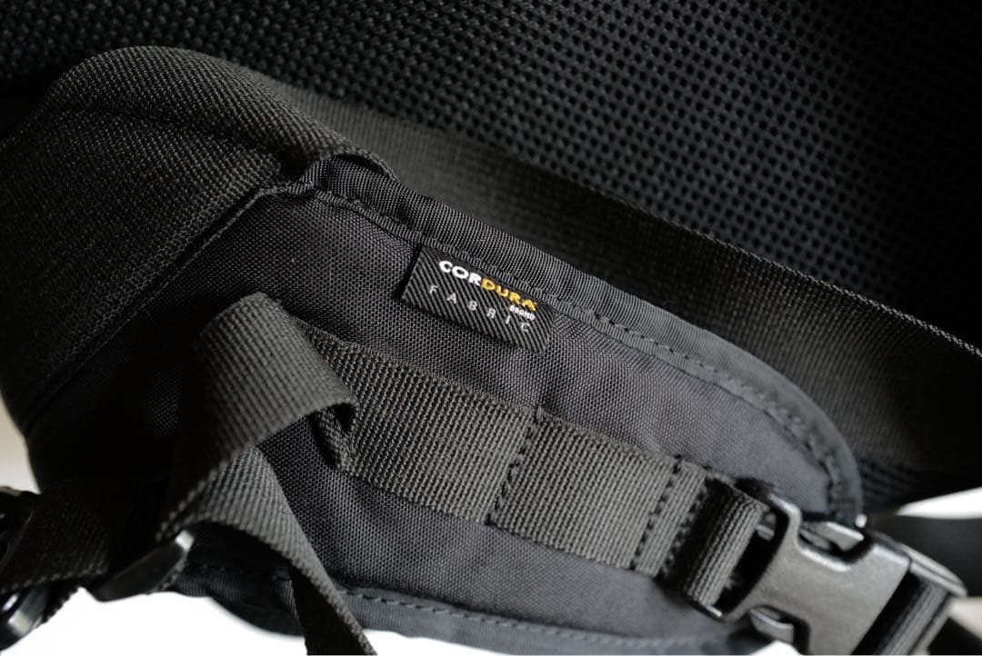 美品MOUT RECON TAILOR トランスフォームメッセンジャー　バッグ