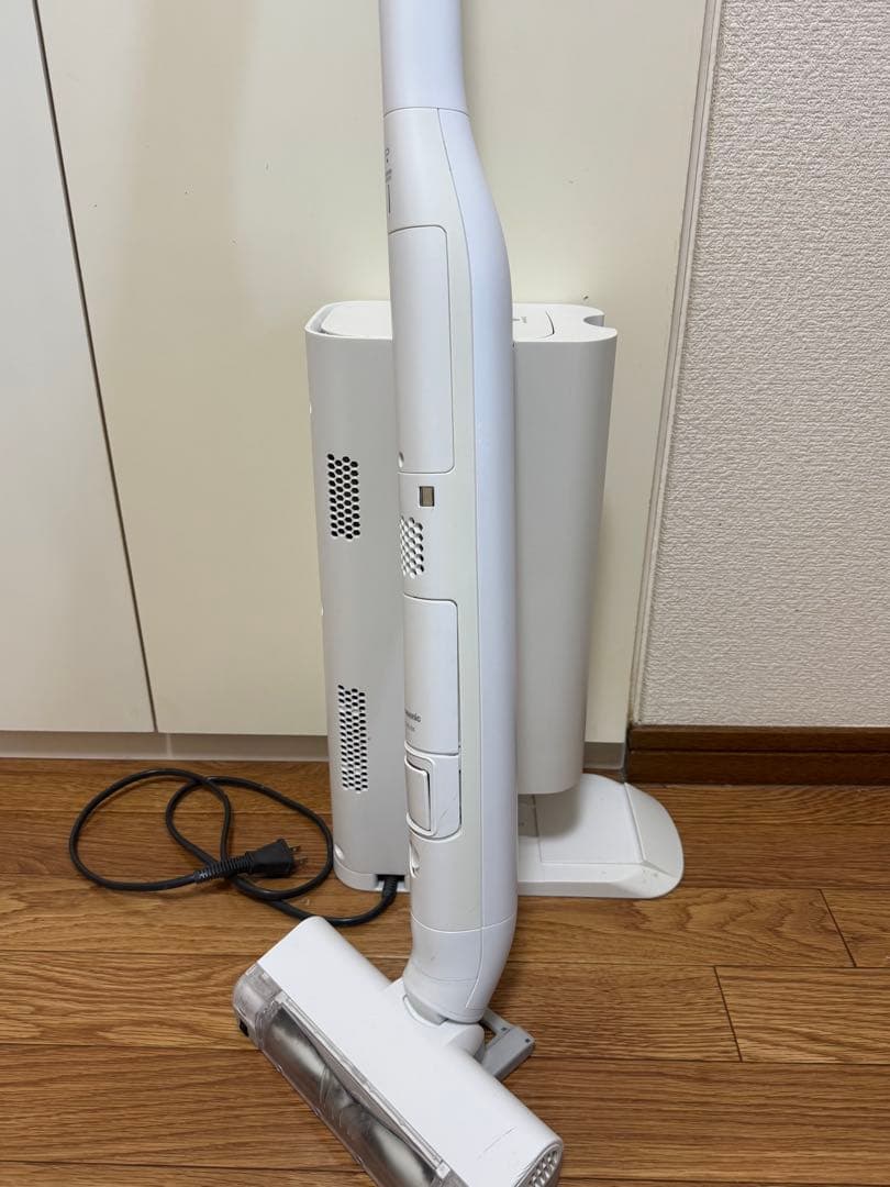ジ*ン様 掃除機　2025年/3月バッテリ交換済み　パナソニック　MC-NS10