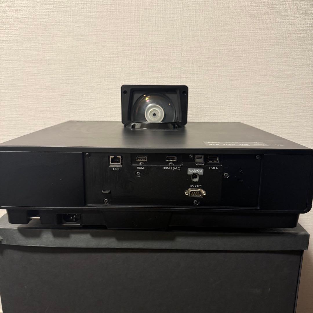 EPSON EH-LS500B 超単焦点プロジェクター