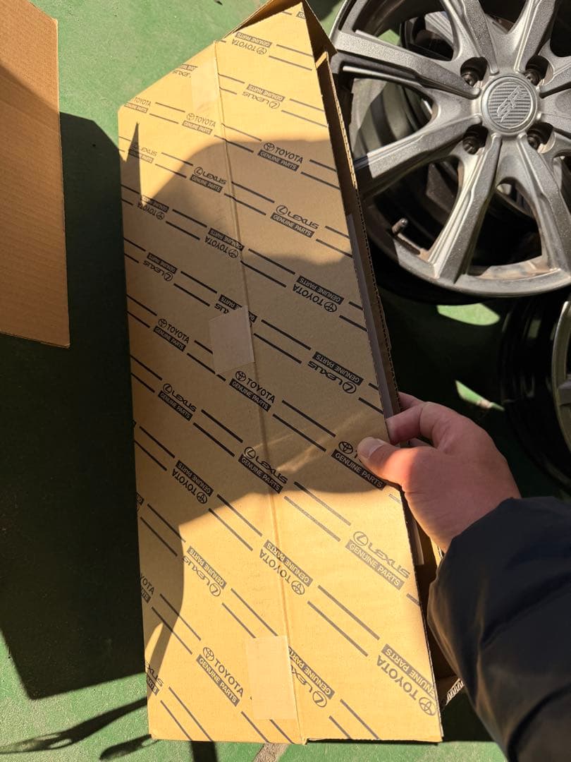 エスクァイア前期　トヨタオリジナルエアロガーニッシュ新品