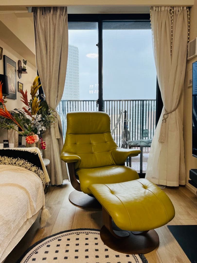 オリーブ  ザ・ファースト リクライニングチェアー ブラック 本革張