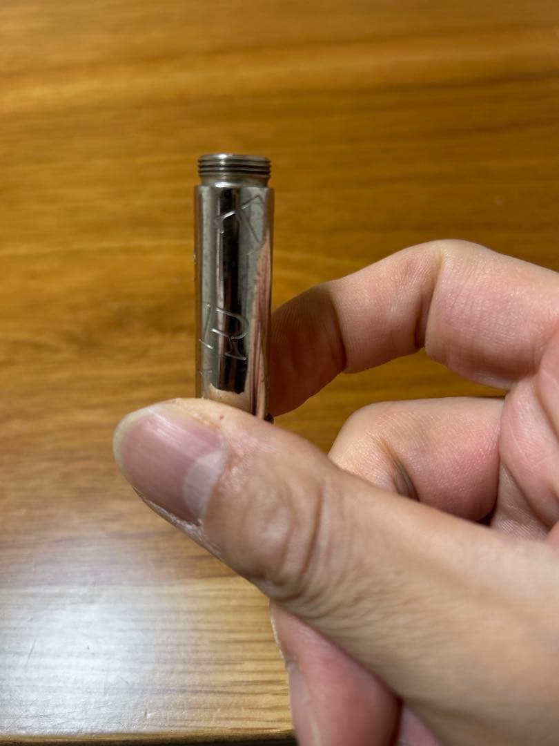 カルティエ　シルバー金属製キーホルダー