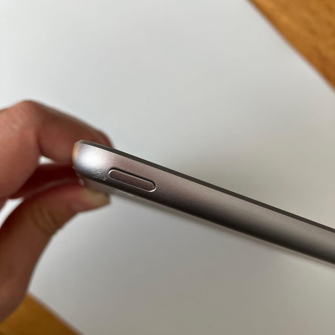 iPad 第5世代　タブレット　本体　スペースグレイ　32GB wifi