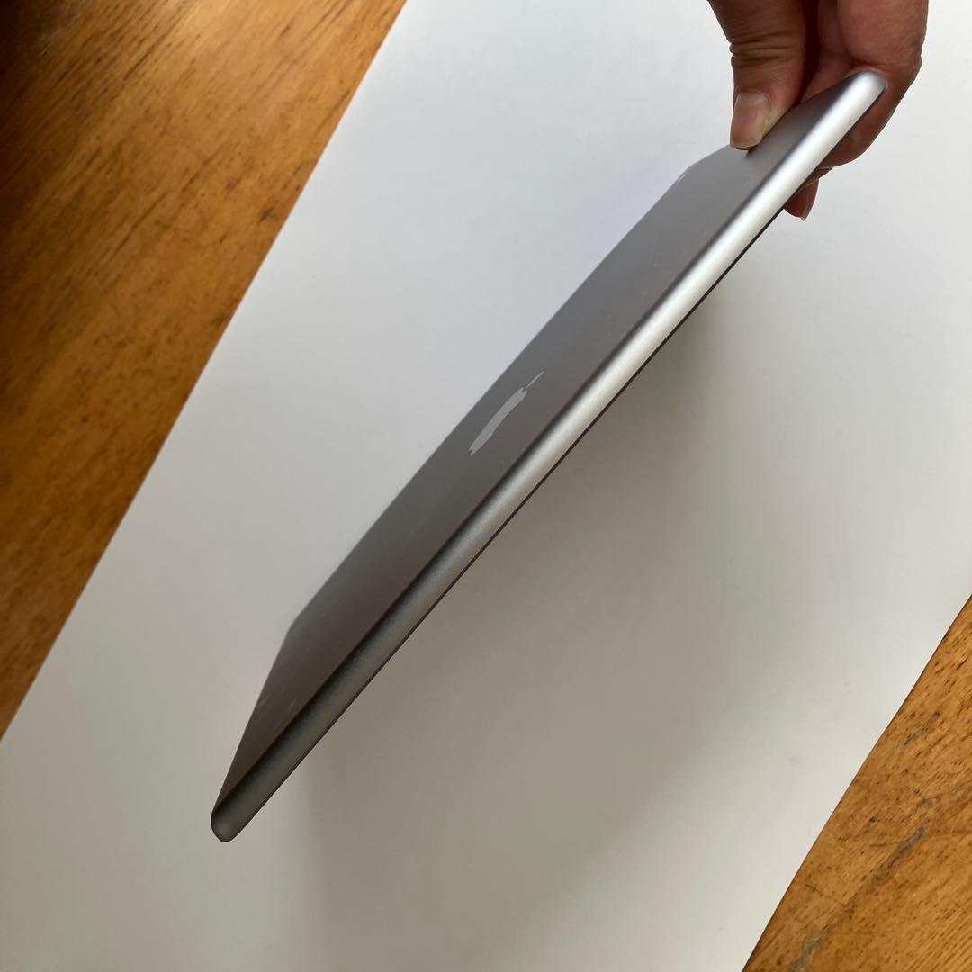 iPad 第5世代　タブレット　本体　スペースグレイ　32GB wifi