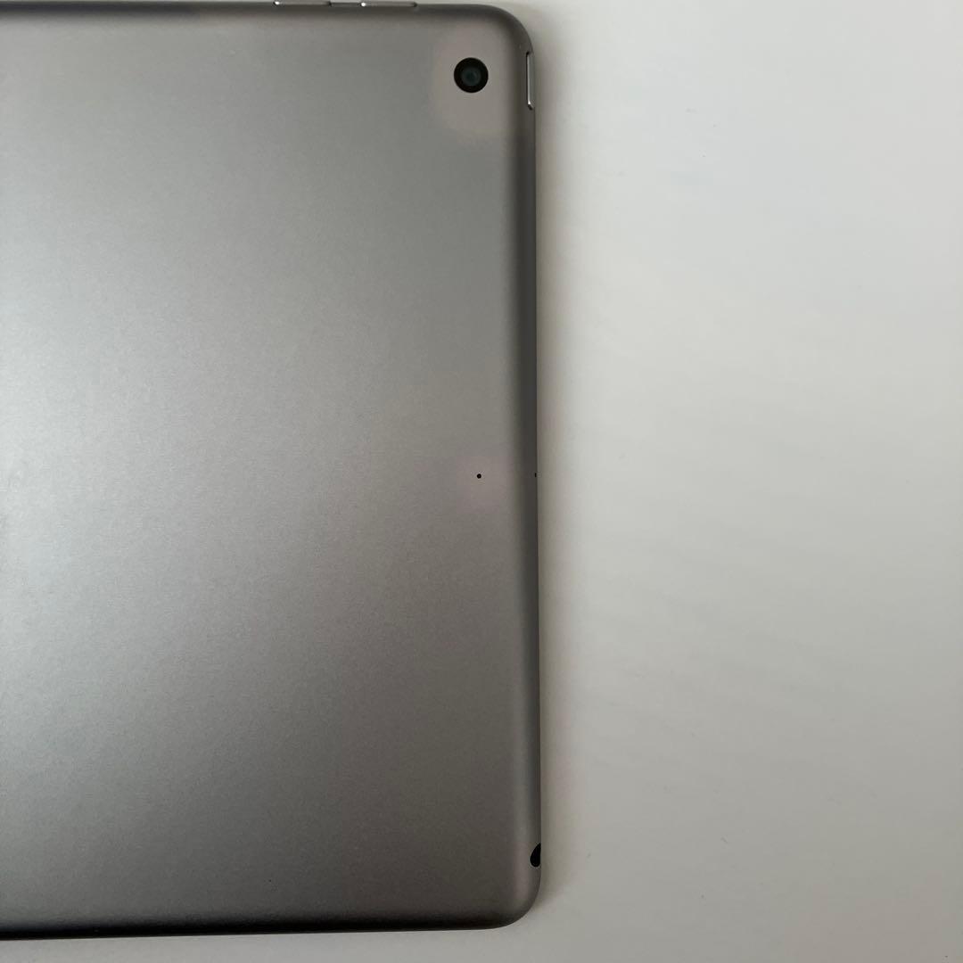 iPad 第5世代　タブレット　本体　スペースグレイ　32GB wifi