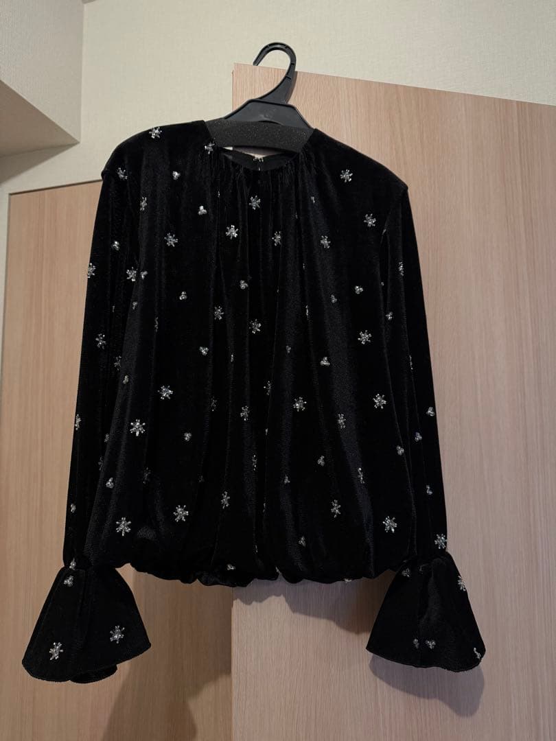 Ballesey メッシュベロアエンブロイダリー ラッフルカフスブラウス