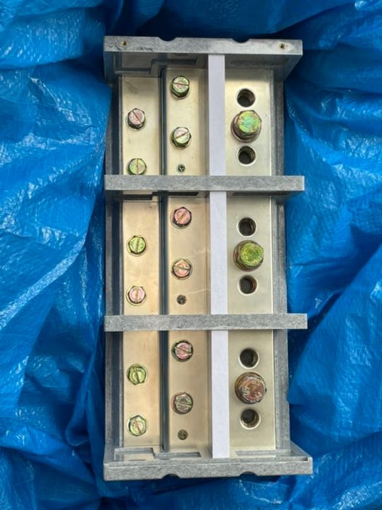 日東工業　600A端子台