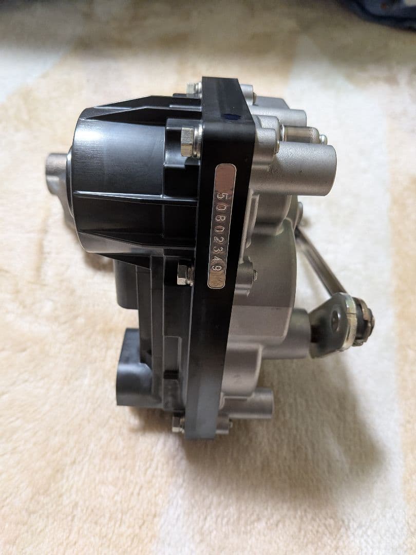 【新品未使用】日野純正　17プロフィア　A09C EGRバルブ